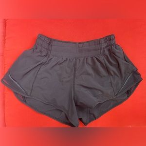 LuluLemon Hotty Hot Low-Rise Lined Short 2.5"